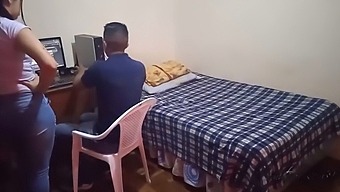 Üvey Kız Kardeşim Video Oyunları Oynamama Izin Vermiyor: Üvey Annemiz Bizi Kesiyor Ve Üvey Kızkardeşimi Gözleri Bağlı Olarak Şaşırtıyorum, Neredeyse Yakalanıyoruz