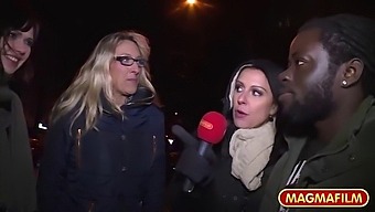 Esmer Milf Halka Açıkta Sert Sikişiyor