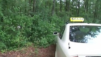 Nemecká Jazda Taxíkom Sa Mení Na Horúce Stretnutie So Zrelým Klientom