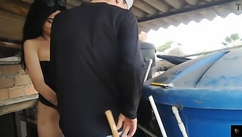 Vadia Da Enteada É Fodida Pelo Encanador Saindo De Casa (Parte 1)