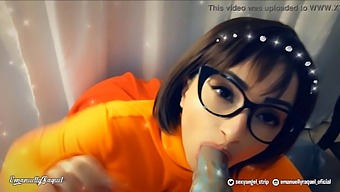 Velma Bir Canavarın Yükünü Üstleniyor - Leitinho'Nun Ağzına Boşalması - Scooby Doo