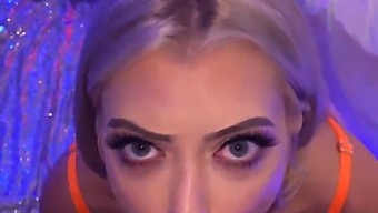Linzee Ryder, Muhteşem Bir Milf Barbie, Sıcak Bir Videoda