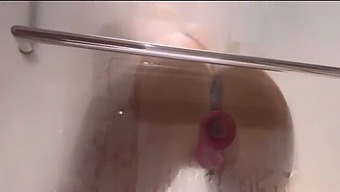 Bu Duş Dildo Eylemiyle Vahşi Bir Yolculuğa Hazır Olun!