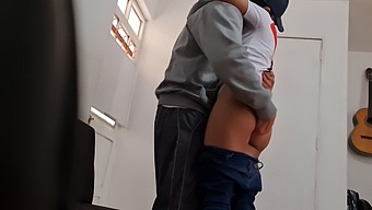 Üvey Kuzeni Yoselin Colombia, Gizli Lens Tarafından Kameraya Yakalandı