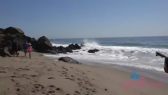 ركوب زوجين هواة مضحك للسيارة مع Summer Vixen'S Pov..