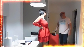 Hamile Bir Kadın, Maddi Kazanç Için Acımasızca Sikişiyor