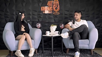 Catsara'Nın Reality Şovu: Çarpıcı Bir Latin Genç Kızın Samimi Yolculuğu