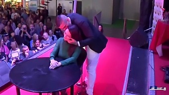Extrémny Skupinový Sex S Viacerými Partnermi