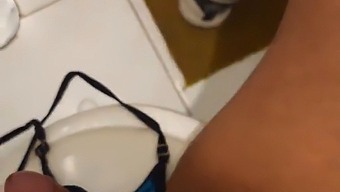 En Iyi Arkadaşımın Annesi Iç Çamaşırlarıyla Kendimi Tatmin Ettiğimi Keşfediyor Ve Ağzına Oral Seks Alana Kadar - Bölüm 1